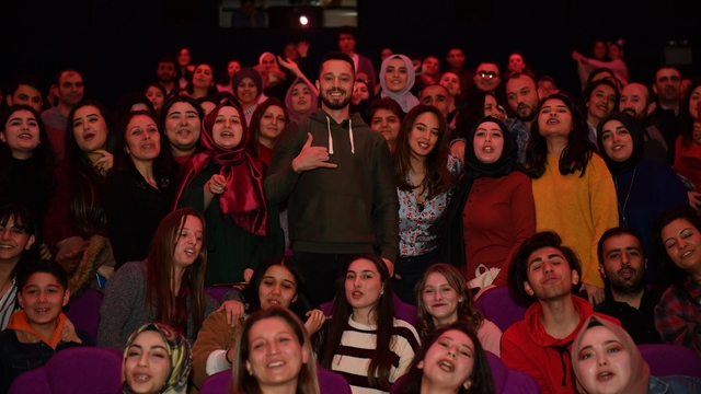 Sinemada sürpriz baskın