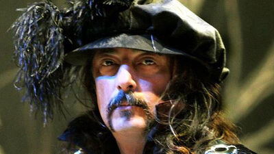 Provaya beklerken ölüm haberini aldılar!