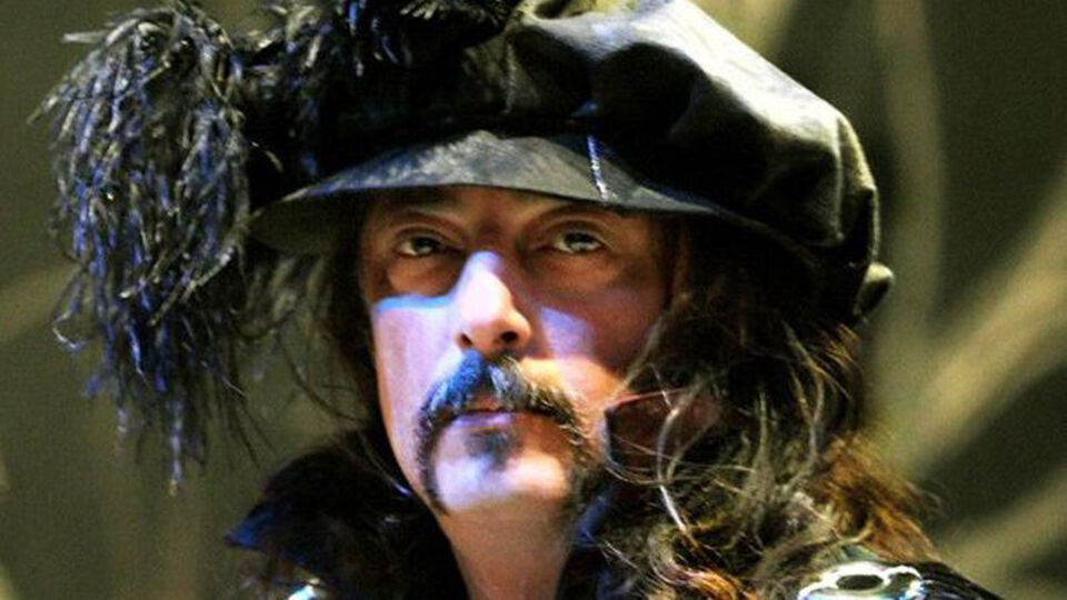 Provaya beklerken ölüm haberini aldılar!