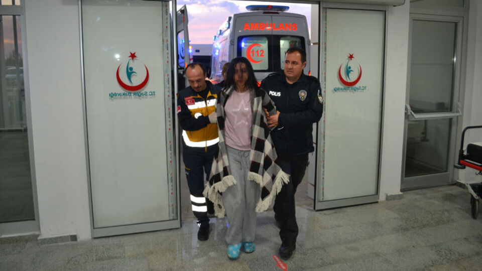 Ana sınıfı öğretmeni erkek arkadaşını bıçaklayıp rehin aldı!