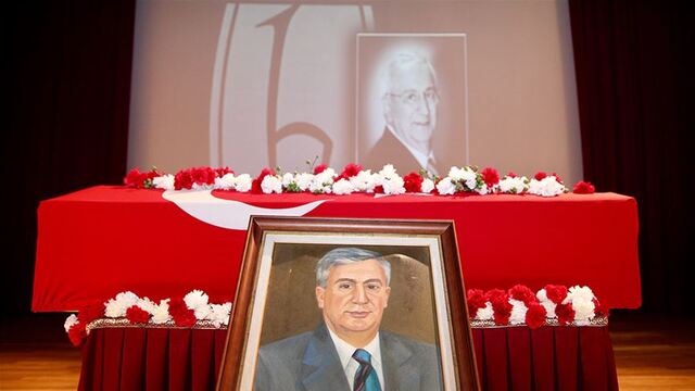 Eski Hacettepe Üniversitesi Rektörü Tunçalp Özgen için cenaze töreni