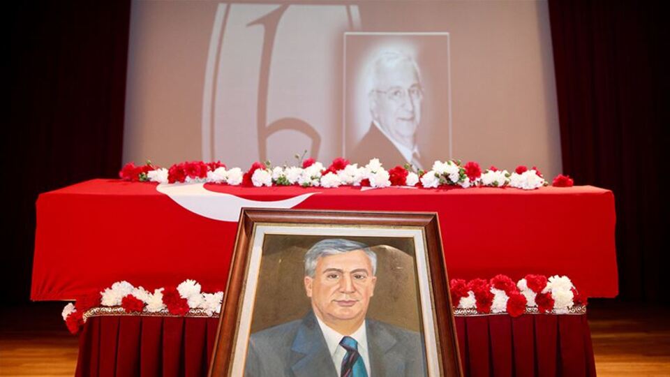 Eski Hacettepe Üniversitesi Rektörü Tunçalp Özgen için cenaze töreni
