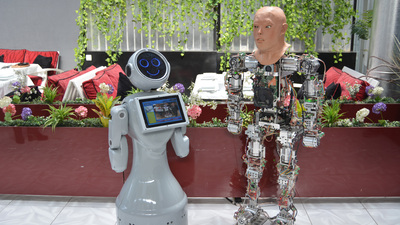 Konya'da üretilen insansı robota yüz eklendi!