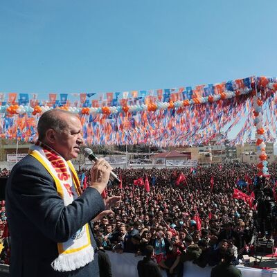 "Ezan sesine saygısızlıkta sınır tanımayanların arkasında kim var?"