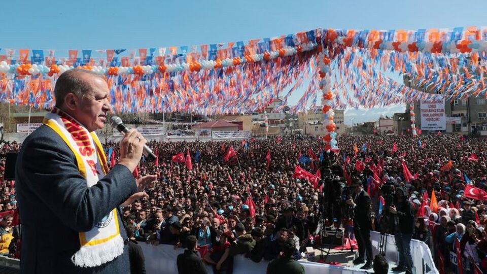 "Ezan sesine saygısızlıkta sınır tanımayanların arkasında kim var?"