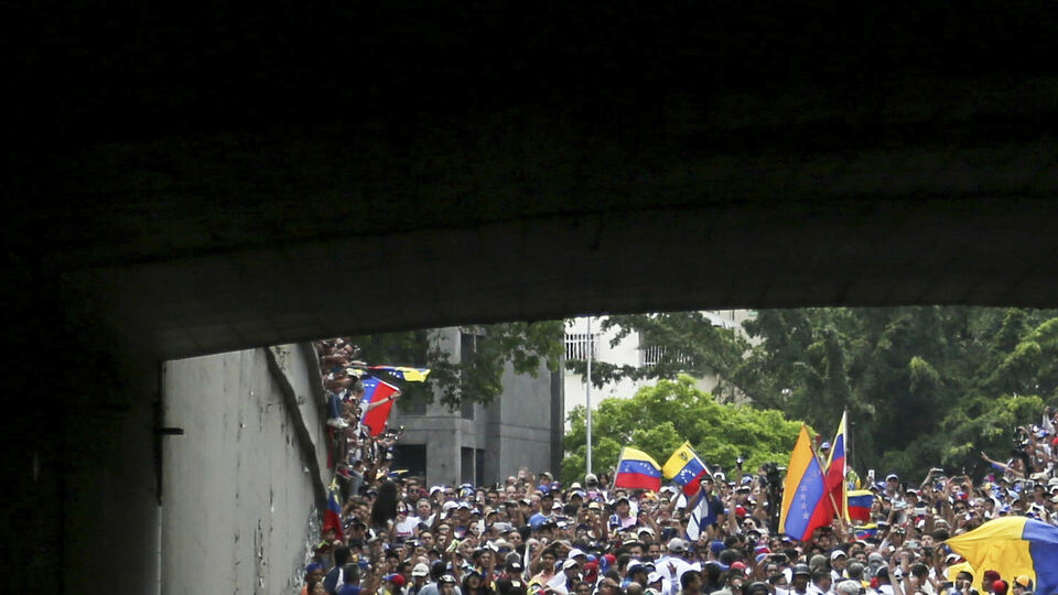 Venezuela'daki 'elektrik savaşı' 4'üncü gününde!