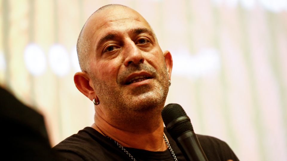 Cem Yılmaz'dan 'çıplak heykel' açıklaması