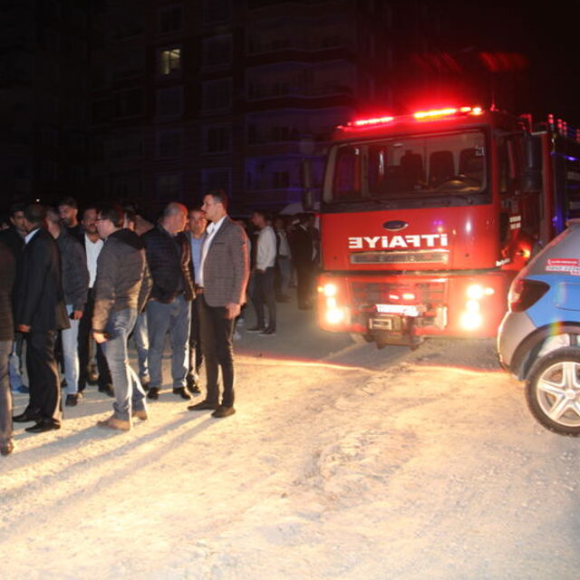 Hatay'da apartman yangını: 1'i bebek 5 yaralı
