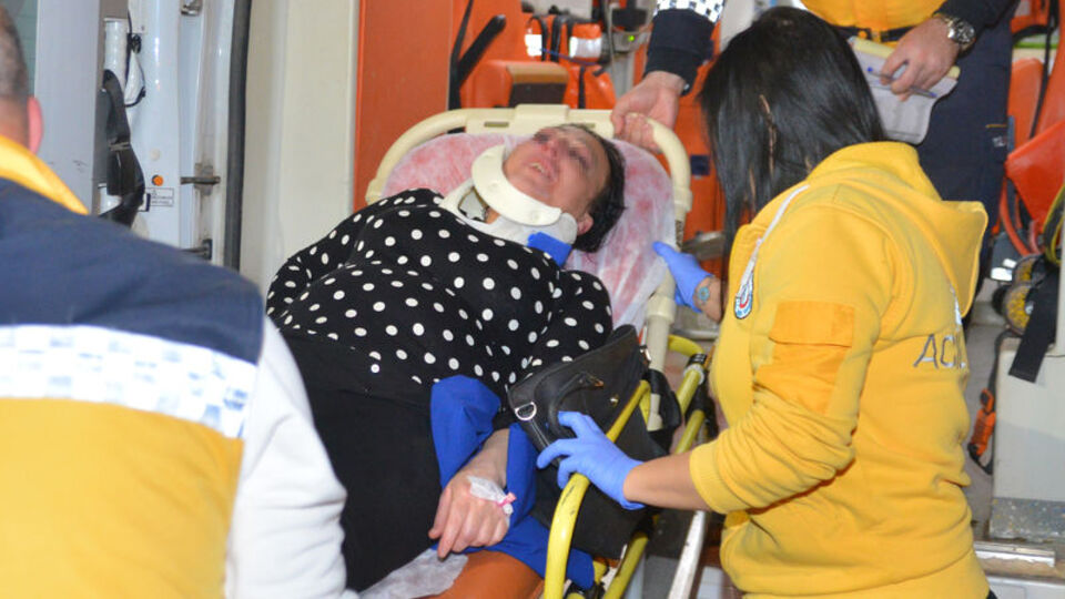 Evine gitmek istedi, dövüldü!