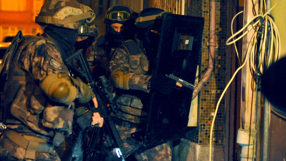 Kırmızı bültenle aranıyordu! Kadın DEAŞ'lı Bursa'da yakalandı!