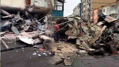 Dehşet! 3 araç ve 1 apartmana çarptı! 2 kişi öldü