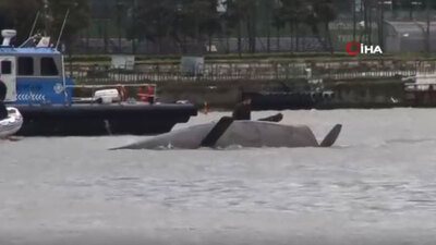 Haliç'te yelkenli battı!