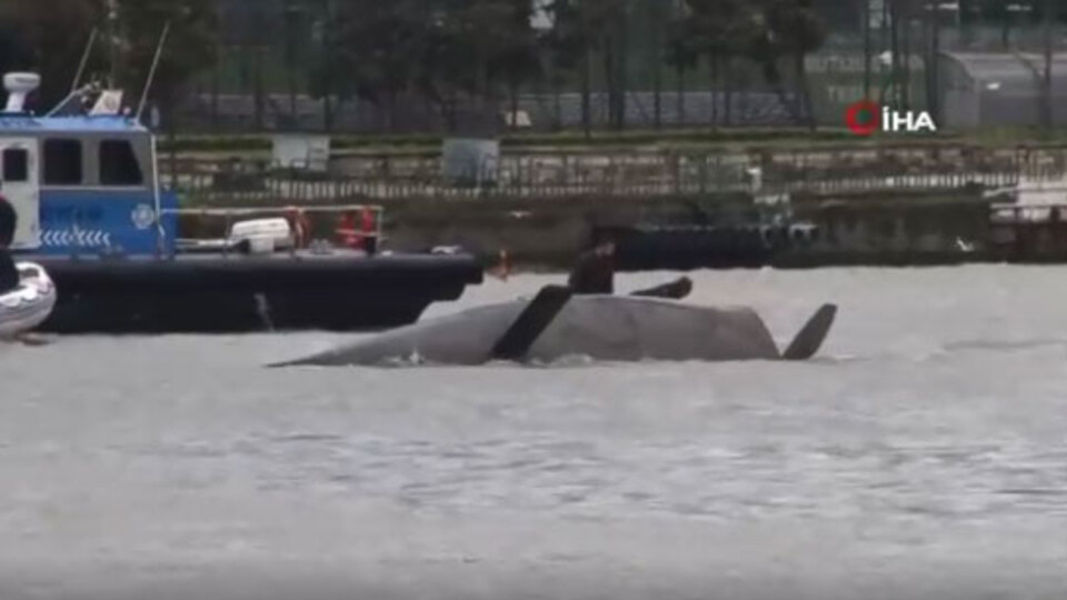 Haliç'te yelkenli battı!