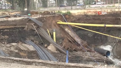 İzmir'de metro inşaatı otoparkında göçük!