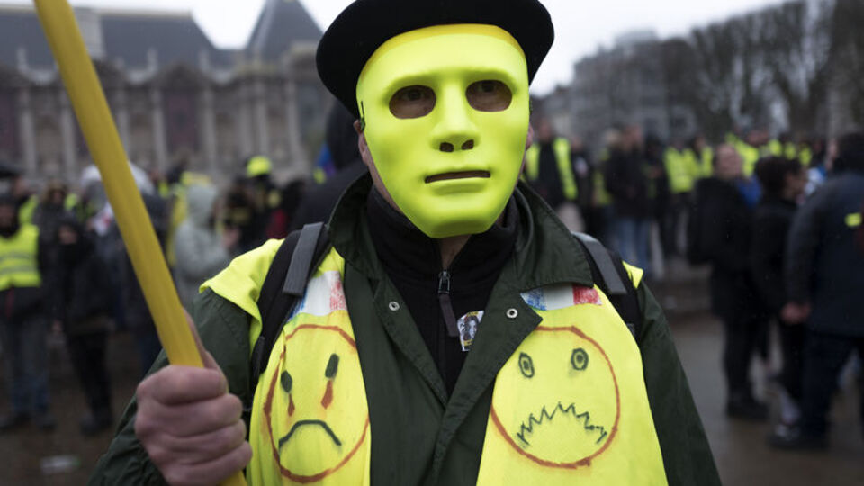 Fransa'da tartışmalı yasa kabul edildi!