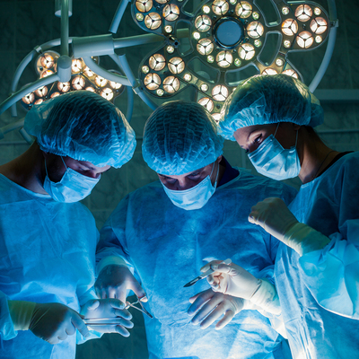 Diziye daldı parmaklarından oldu!