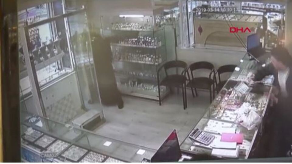 Pompalıyla gelen soyguncuya şok!