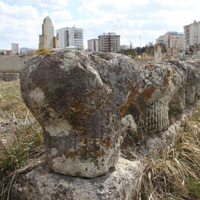 Ölümlerinin üzerinden 619 yıl geçti!