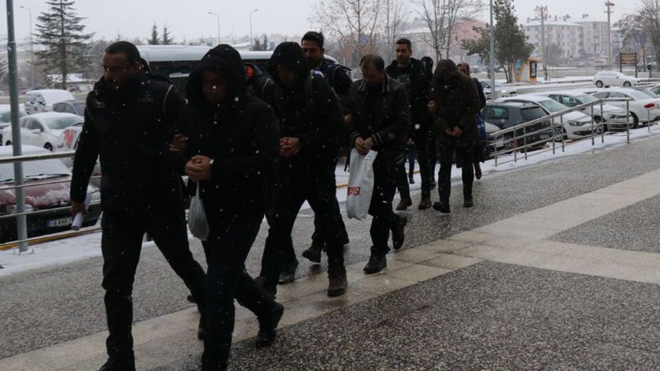 7 ilde ankesörlü telefon operasyonu