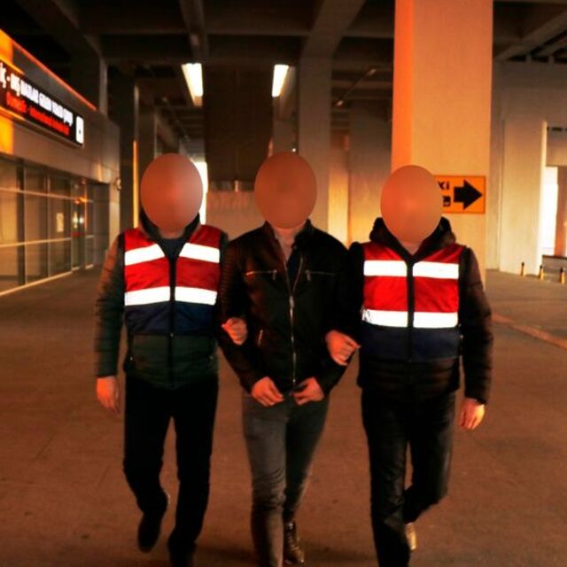 İzmir'de terör operasyonlarında 10 gözaltı