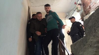 Ağabeyini bıçakladı, yatıp uyudu