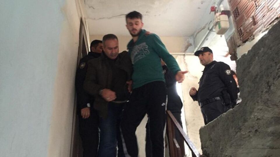 Ağabeyini bıçakladı, yatıp uyudu