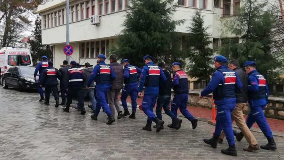 Aralarında kimler yok ki?