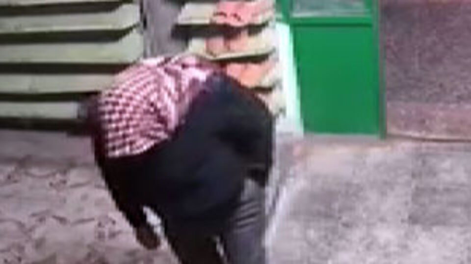 Cami hırsızı bir taneyle yetinmedi!