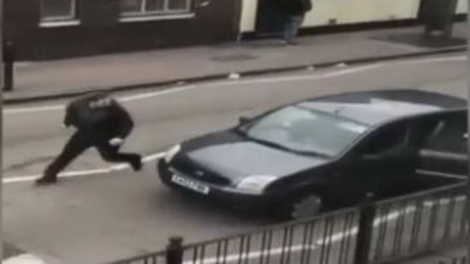Londra'da Müslüman gruba ırkçı saldırı