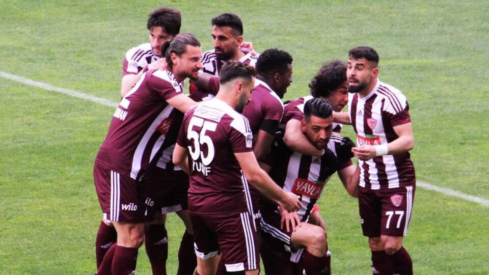 Hatay deplasmanda güldü