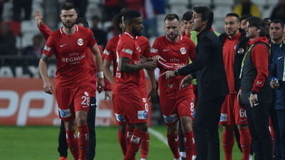 Antalya derbide rahat kazandı