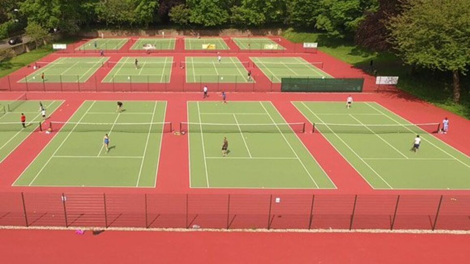 Tenisin TDK sözlüğündeki eş anlamlısı