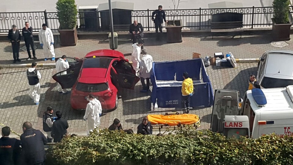 Dehşet! Cesetler otomobilden çıktı!