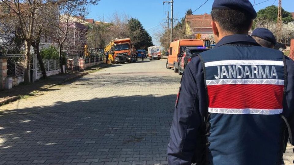 Silivri'de defineciler göçük altında!