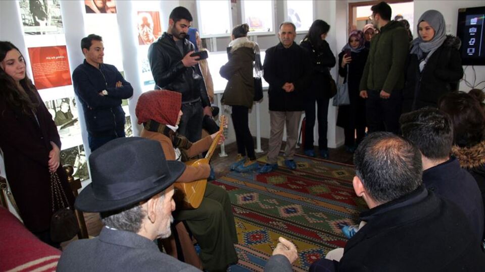 Öğretmenler Aşık Veysel'i türküleriyle andı