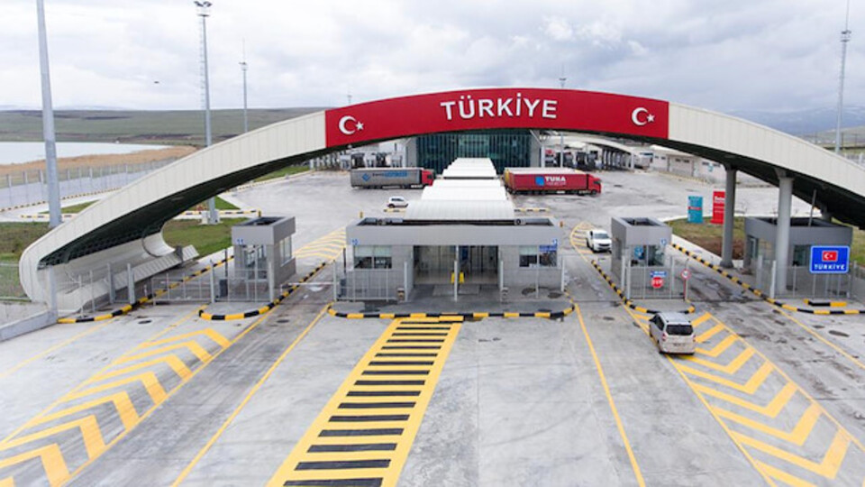 Sınır kapısına dikkat çeken isim!