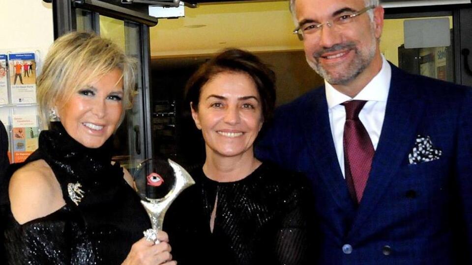Almanya'da onurlandırıldı.