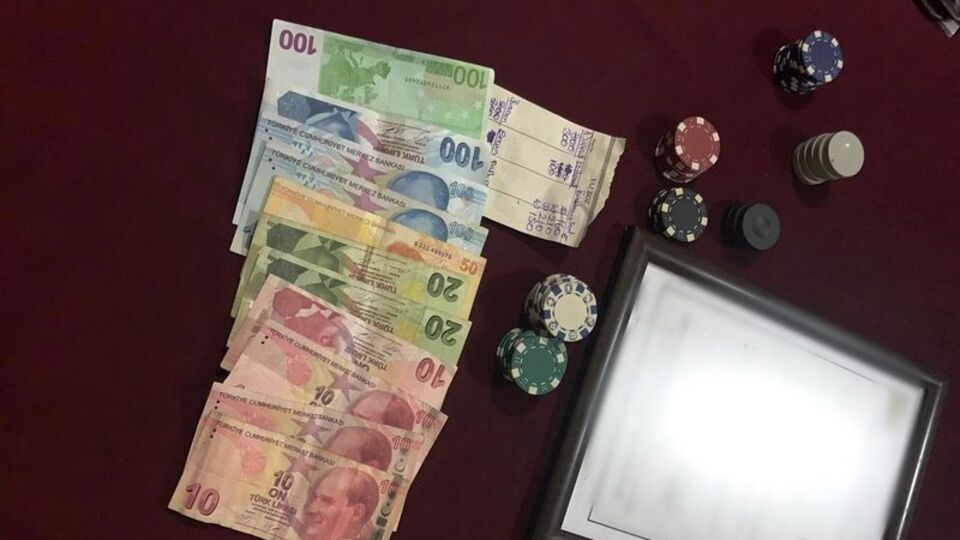 Düğün salonuna kumar baskını: 54 gözaltı