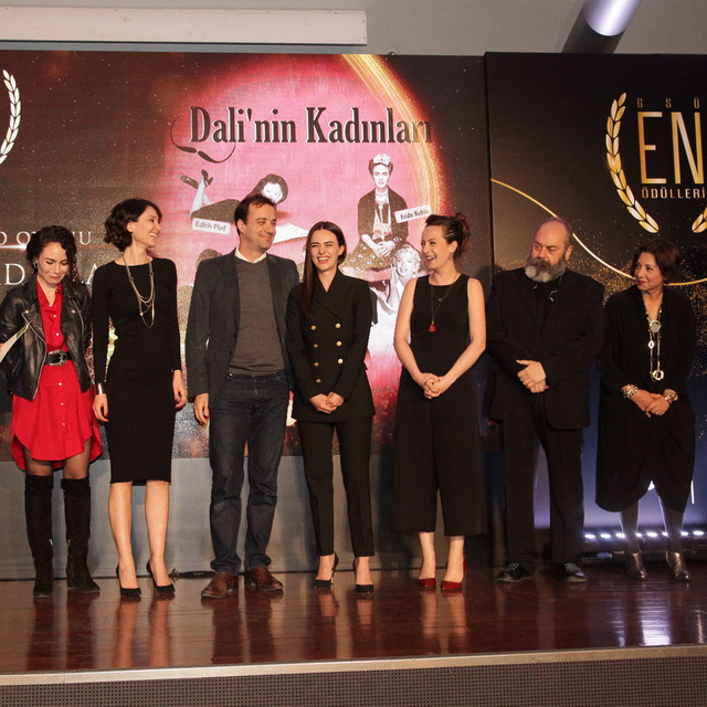 Dali'nin Kadınları'na ilk ödül