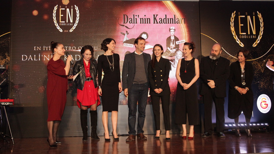 Dali'nin Kadınları'na ilk ödül