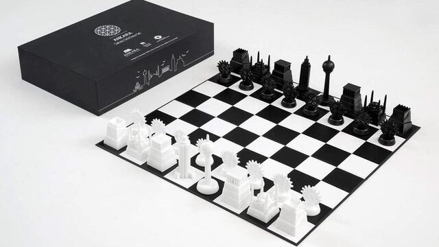 Başkent'in simgeleri satranç tahtasında