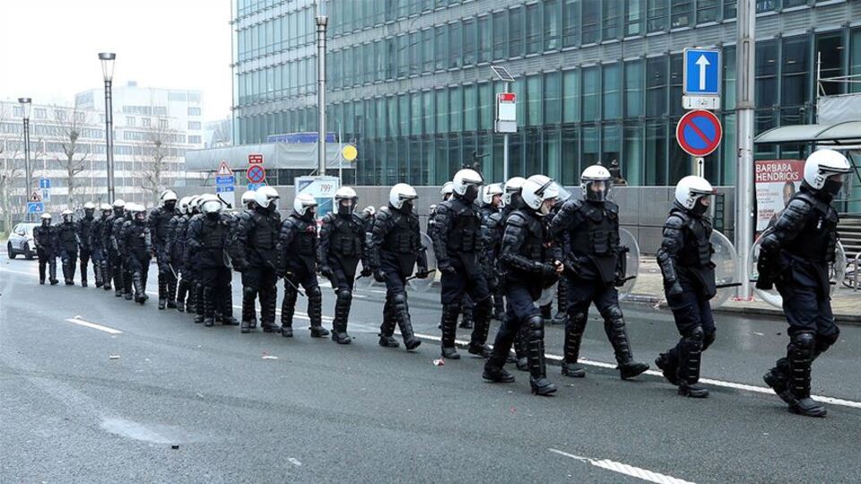 Brüksel'de bomba alarmı!