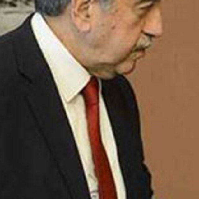 Ada'da maç yeri ve bayrak talebi krizi!