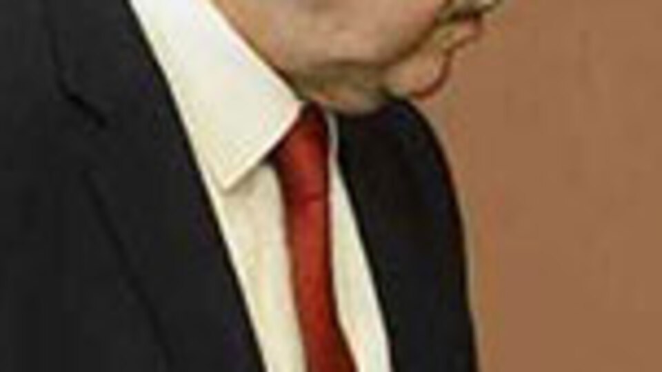 Ada'da maç yeri ve bayrak talebi krizi!