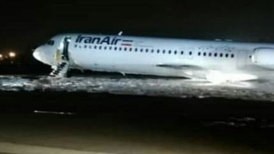 İran'da yolcu uçağı inişi sırasında alev aldı