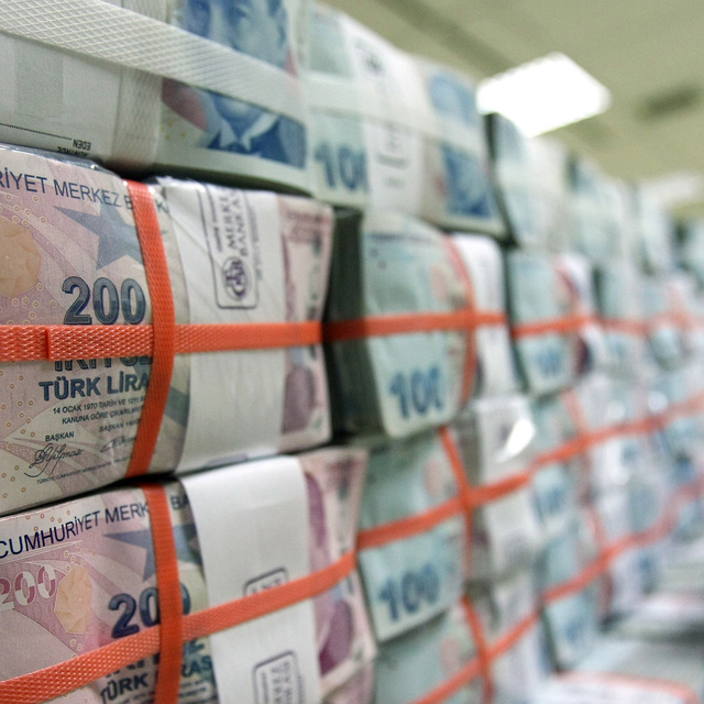 Hazine 5,4 milyar lira borçlandı
