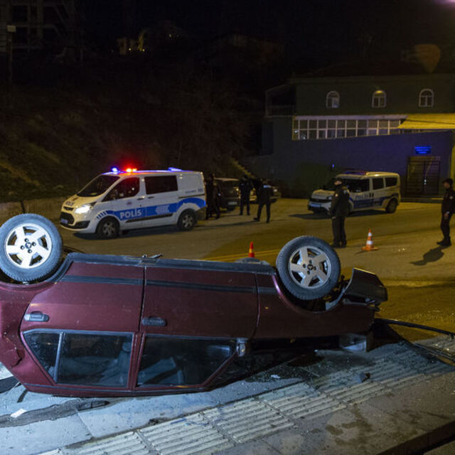 Polisten kaçarken takla attılar: 5 yaralı