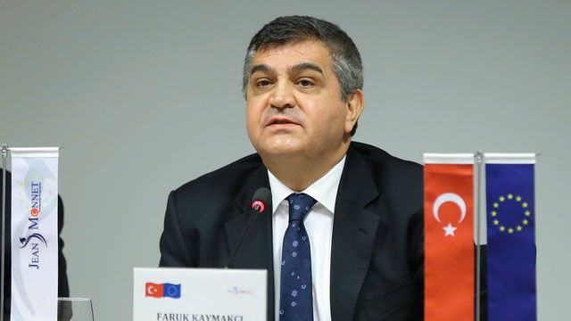 Türkçe'nin resmi dil olması için çalışılıyor