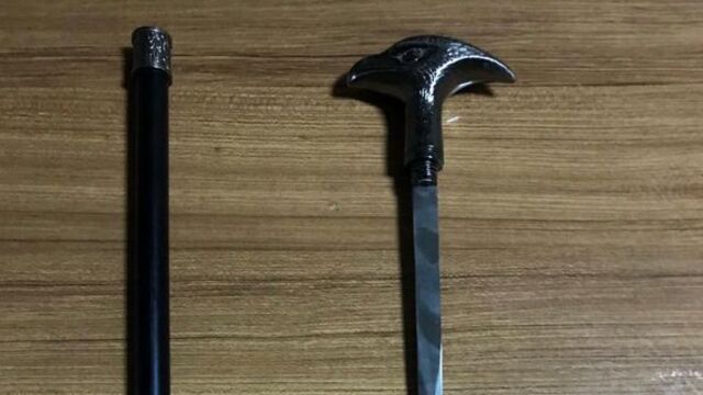 Baston bıçak polisi bile şok etti