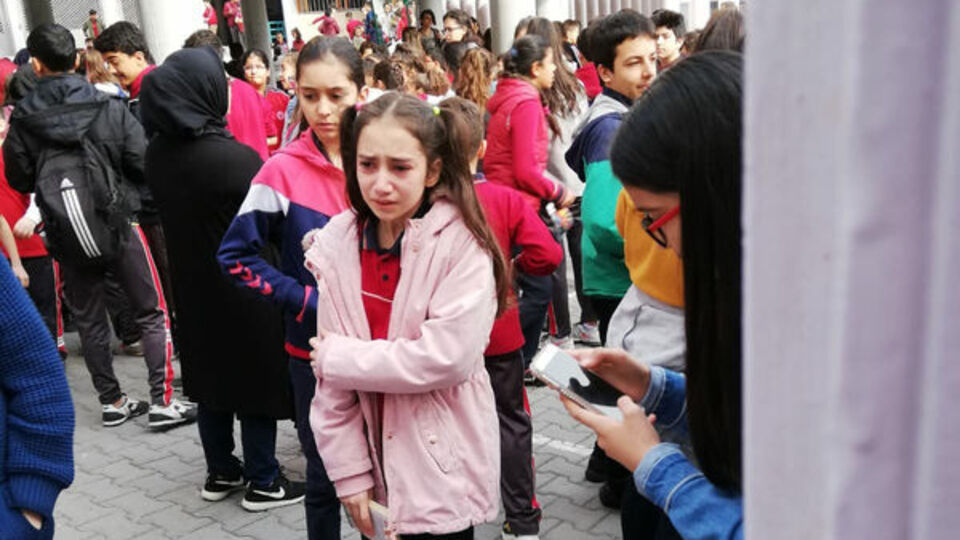 İlk saatte 28 artçı: Birkaç ay sürer